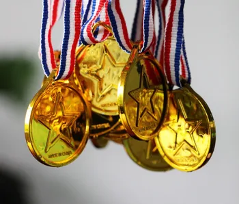 100pcs Børn Guld Plast Vindere Medaljer Sports Day Party Taske Præmie Awards Legetøj Til party indretning
