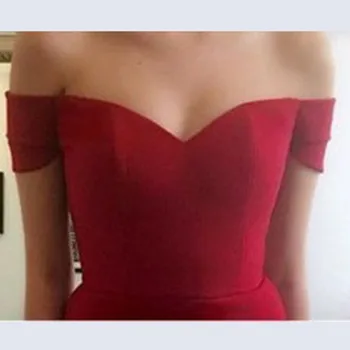 2017 Nye ankomst Off skulderen sexet rød kjole til aften i sweetheart halsudskæring med En linje, side slids lang satin bridals party kjoler