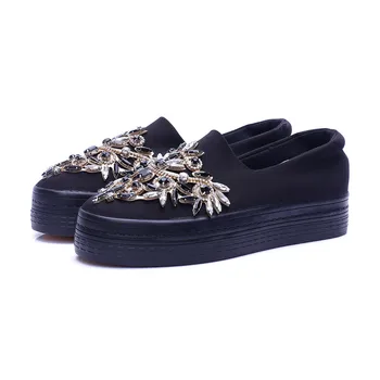2017 Rhinestone kvinder platform åndbar sko sort krystal sko creeper for lady slipony slip på tyk sål luksuriøse lejligheder
