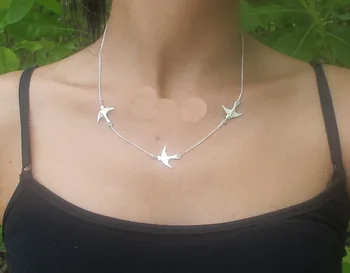 2018 nye penge Europæiske og Amerikanske mode Indgået vind genoprette gamle måder, er tre metal duer kvinder kort halskæde