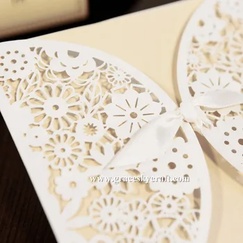 30stk gratis fragt laserskåret lace blomster design perle papir bryllup invitation kort med indre blankt papir fest invitation