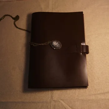 A5 størrelse håndlavet notesbog ægte læder tidende dække bælte lås brun farve bog filler kraft papirer skoleartikler notebook