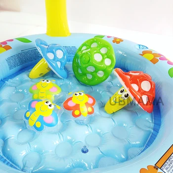 Børn på bunden af en oppustelig swimmingpool med baby svamp markise pool, havet, swimmingpool, bassin