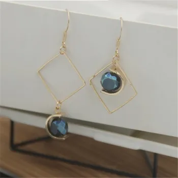 De Forenede smykker engros Kreative minimalistisk design Gennemsigtig glas perle asymmetrisk lange øreringe Eardrop kvindelige