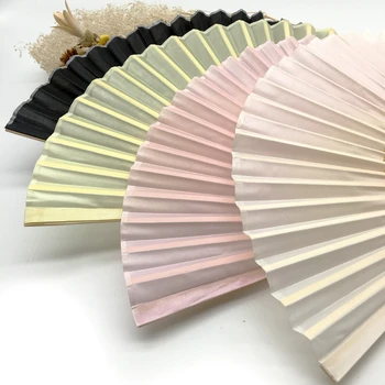 GRATIS FRAGT + 100pcs/masse Spundet Silke Fold hånd Fan i Elegante Laser-Cut gaveæske (Sort, Hvid, pink) +Part Favoriserer/bryllup