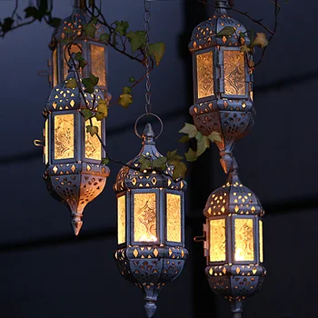 Hjem Indretning Vintage Metal Hule Glas Marokkanske Hængende Te Lys Holder Dekorativ Lanterne Matchende Block Candle Lille Fyrfadsstage