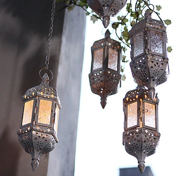 Hjem Indretning Vintage Metal Hule Glas Marokkanske Hængende Te Lys Holder Dekorativ Lanterne Matchende Block Candle Lille Fyrfadsstage