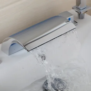 KEMAIDI Nye Luksus Dæk Monteret Krom Vandfald Badeværelse Badekar Faucet 5 STK Mixer W/ håndbruser Badeværelse Tryk Dæk Monteret