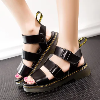 Kvinder sort sandaler fashion stor størrelse 35-43 split læder sko damer buckel kvalitet lejligheder, luksus sexede sandaler 1633w