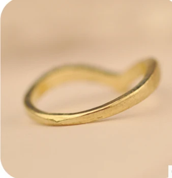 OMH engros 5.5 16mm golden form af en V unikke design stil Mosaik krystal, legering ring for kvinder JZ16