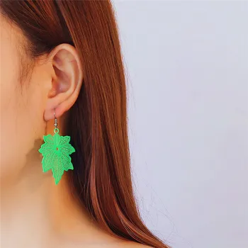 Tilbehør Engros Indgået joker Candy farve ahorn blad øreringe Drop Øreringe til Kvinder earings mode smykker